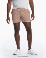 linhas tracejadas de camelo bancos curtos 5" homens Vuori 68NJ8J747 roupas - Image 2