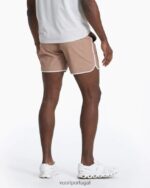 linhas tracejadas de camelo bancos curtos 5" homens Vuori 68NJ8J747 roupas - Image 4