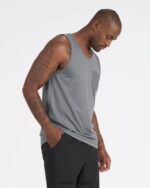 urze cinza tanque de desempenho de ventos alísios homens Vuori 68NJ8J450 roupas - Image 2